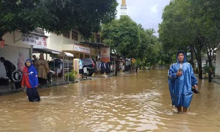 Ratusan Rumah di Pacitan Diterjang Banjir Bandang, 350 KK Terisolasi