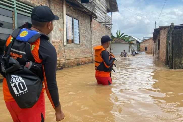 Ratusan Rumah Terendam Banjir di Jambi, Warga Tak Mau Dievakuasi