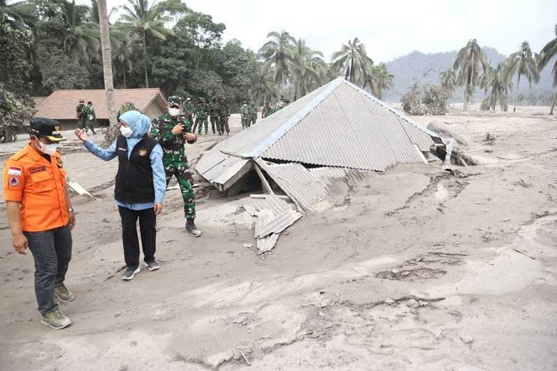 Ratusan Warga di Tiga Kecamatan Mengungsi Akibat Letusan Gunung Semeru