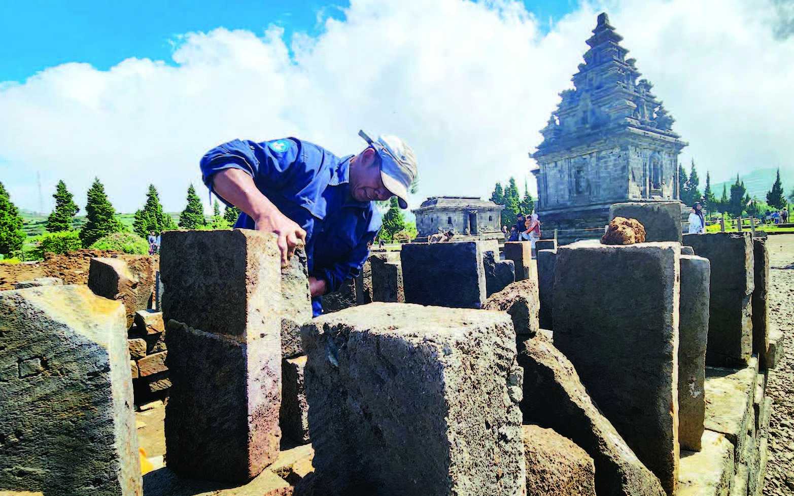 REHABILITASI CANDI SRIKANDI DI DIENG