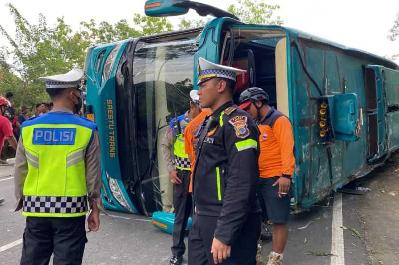 Rem Blong, Bus Pariwisata Terguling di Bukit Bego Bantul, 3 Penumpang Tewas