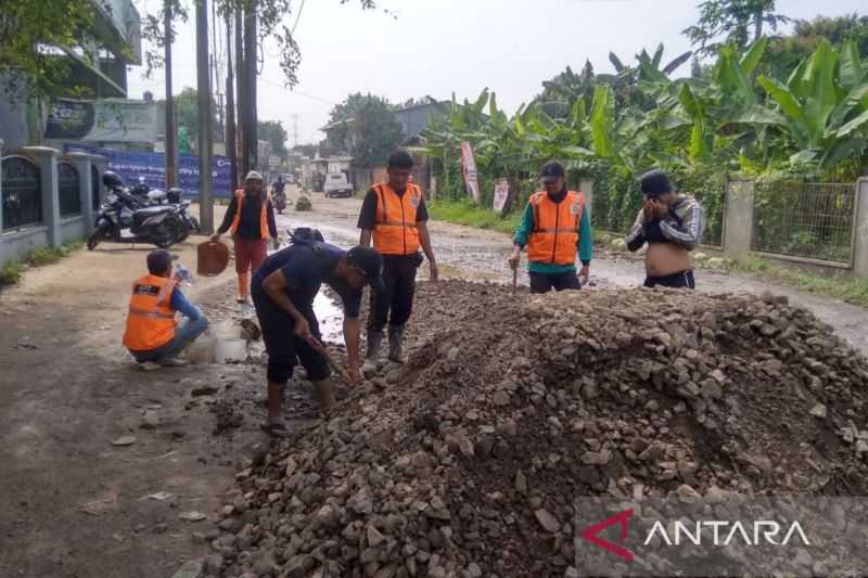 Respons Keluhan Warga, Pemkab Bogor Perbaiki Jalan Penghubung Desa Cikeas Udik-Bojong Nangka