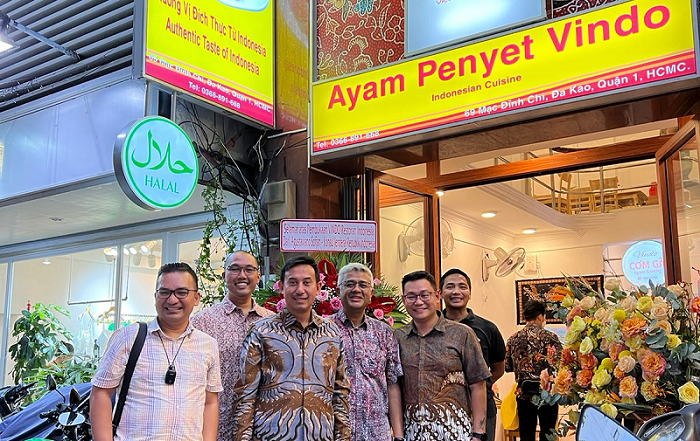 Restoran Ayam Penyet 'Vindo' Hadir di Ho Chi Minh City