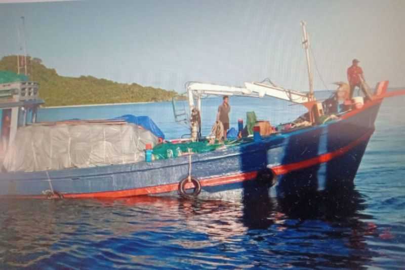 RI-Malaysia Evakuasi Awak Kapal yang Hanyut dan Terdampar di Pulau Malaysia