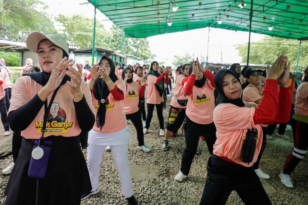 Ribuan Emak-emak di Bandung Antusias Ikuti Senam Sehat Mak Ganjar