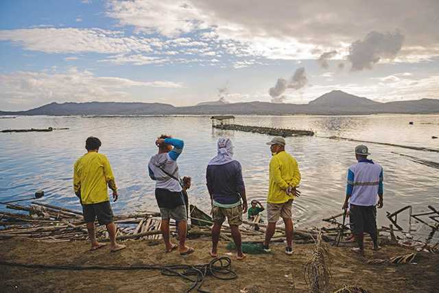 Ribuan Mengungsi Saat Erupsi Gunung Api di Filipina