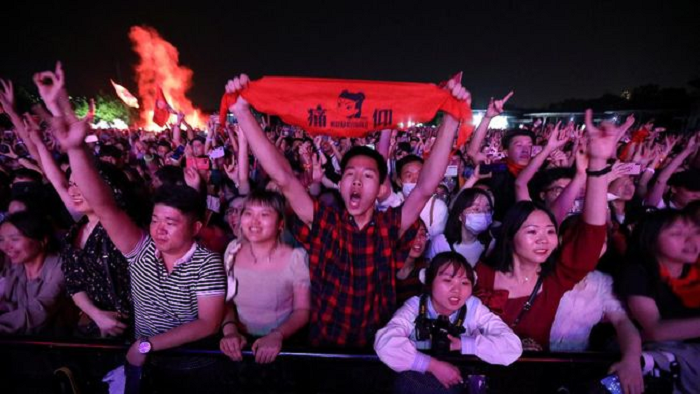 Ribuan Orang Hadiri Konser Festival Musik di Wuhan