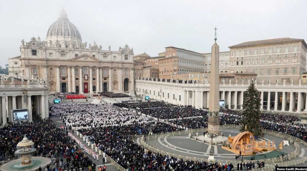 Ribuan Orang Hadiri Pemakaman Paus Benediktus XVI di Lapangan St. Petrus