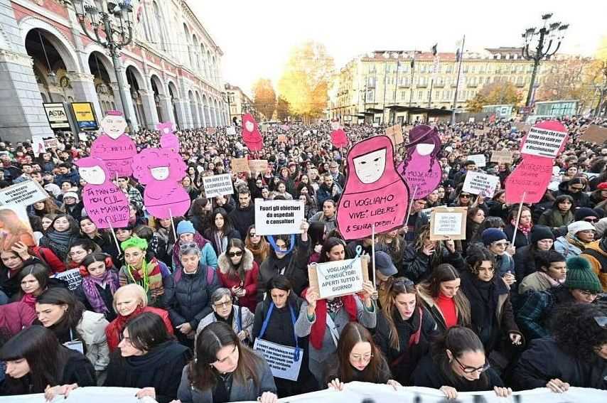 Ribuan Orang Turun ke Jalan di Seluruh Dunia, Peringati Hari Penghapusan Kekerasan terhadap Perempuan