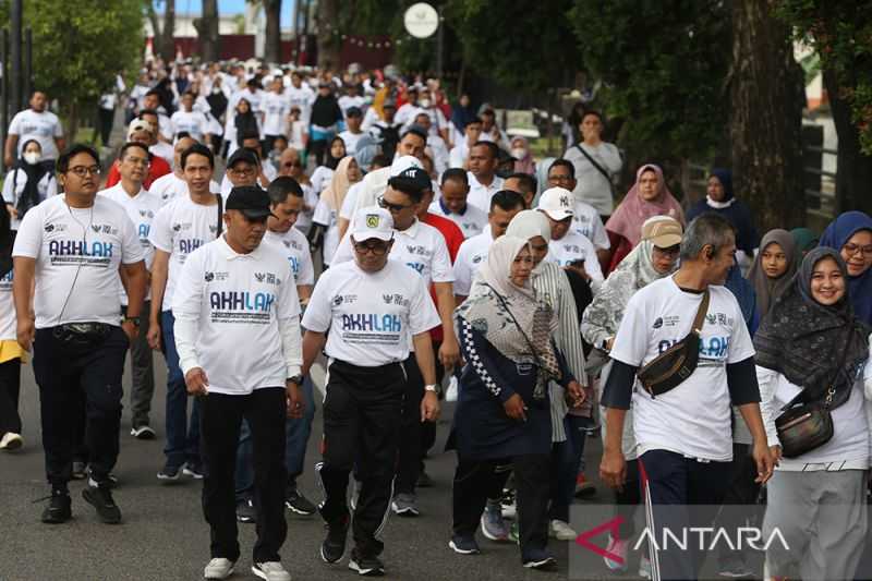 Ribuan Warga Aceh Jalan Sehat Bersama BUMN