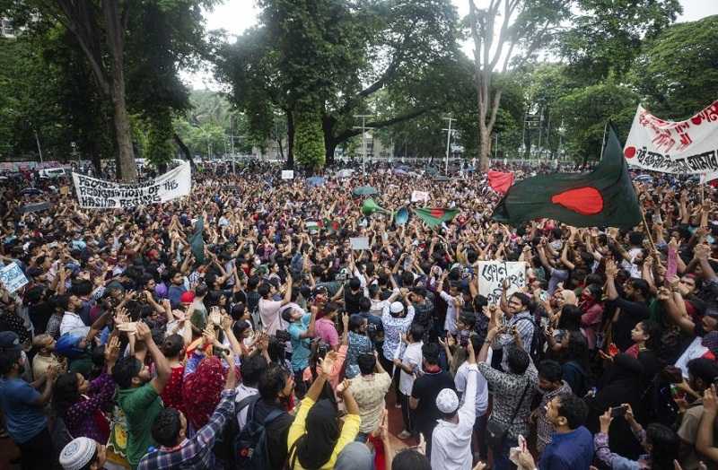 Ribuan Warga Bangladesh Turun ke Jalan Desak PM Hasina Mundur