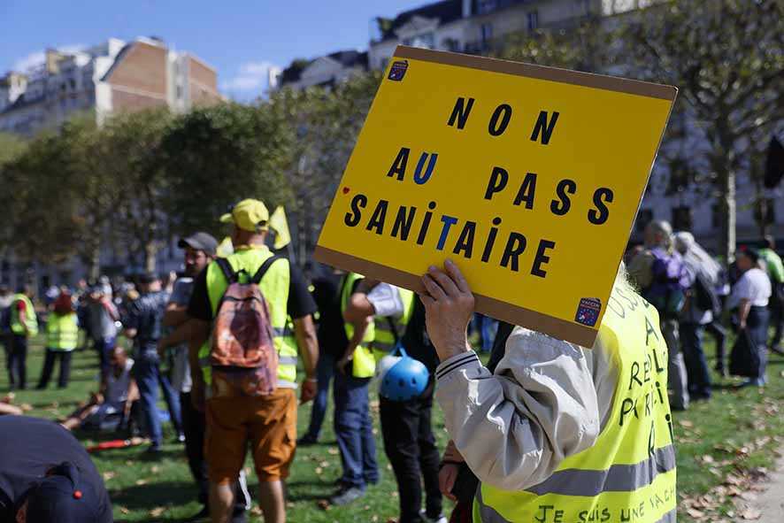 Ribuan Warga Prancis Protes Paspor Kesehatan