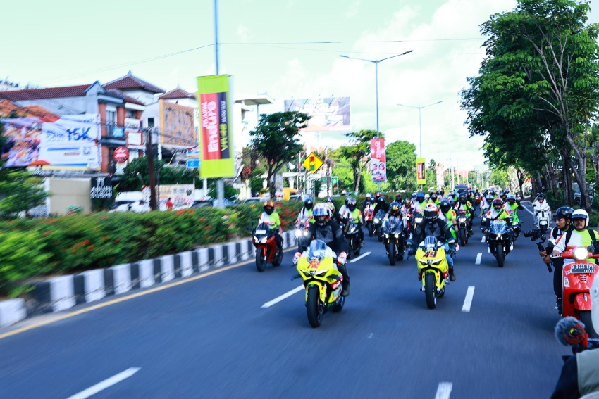 Road To Pertamina Grand Prix of Indonesia 2024, 2 Pembalap Pertamina Enduro VR46 Racing Team Parade Bareng Komunitas Klub Motor Bali