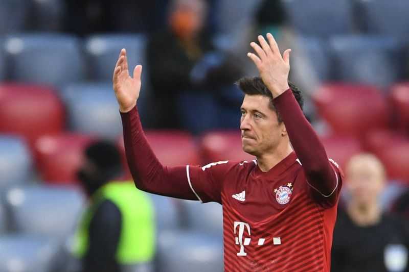 Robert Lewandowski Bawa Bayern Muenchen Hancurkan Fuerth