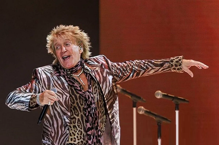 Rod Stewart Tunda Dua Konser Lagi Akibat Positif Covid-19