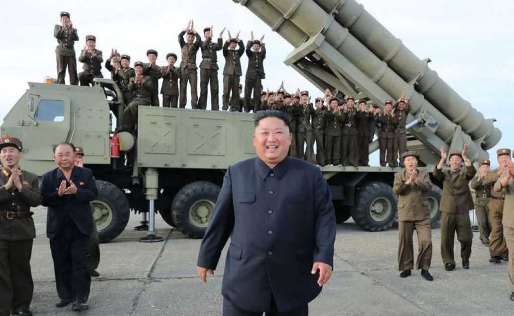 Roket Luar Angkasa Korea Utara Menampilkan Mesin Rudal Balistik Antarbenua