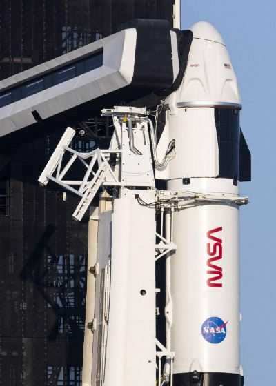 Roket SpaceX Dragon Akan Meluncur ke ISS, Membawa Astronot AS, Rusia, dan UEA