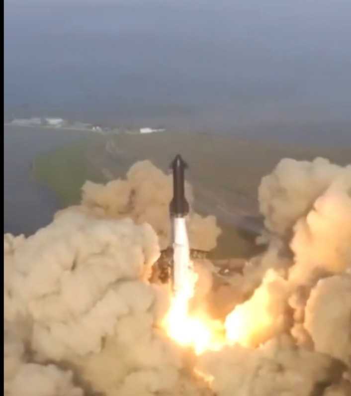 Roket Starship SpaceX Meledak pada Uji Terbang Pertama