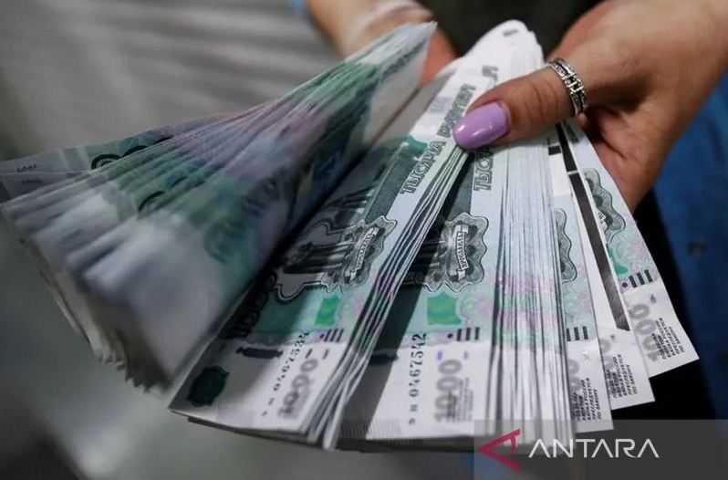 Rubel Rusia Jatuh ke Level Terendah Delapan Bulan terhadap Dolar AS