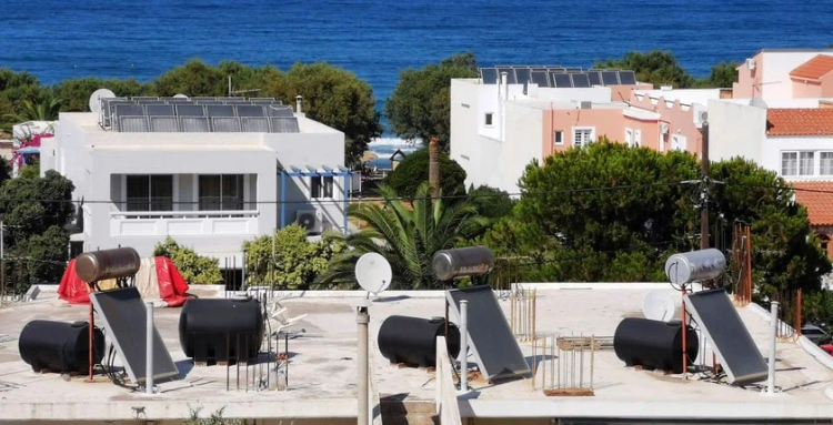 Rumah Tangga Yunani Ajukan Subsidi Pemanas Air Tenaga Surya
