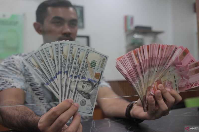 Rupiah Melemah, Pagi Ini Rp16.304 per Dollar AS