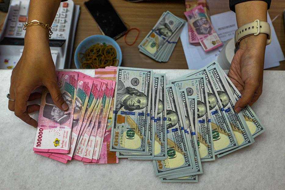 Rupiah Menguat Ditopang Surplus Neraca Perdagangan