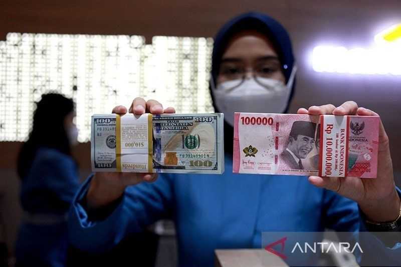 Rupiah Pagi Ini Rp14.902 per Dolar AS, Pengamat: Pelemahan Berlanjut