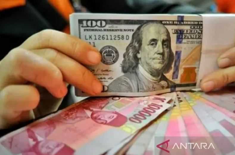 Rupiah Tergelincir Hampir Rp15.000 per Dolar As