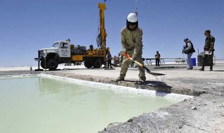 Rusia-Tiongkok Janjikan 1,4 Miliar Dolar untuk Pabrik Lithium di Bolivia