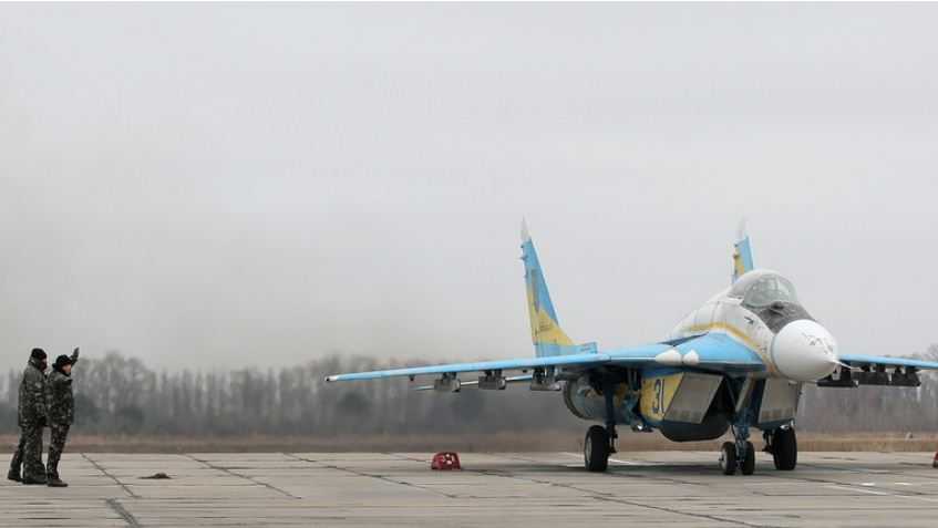Russia Serang Pangkalan Udara Ukraina Tempat Pesawat Pasokan Barat