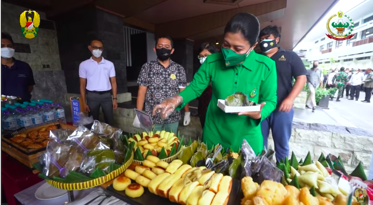 Saat Hetty Andika Perkasa Mencoba Pertama Kali Makanan Khas Keraton Yogyakarta