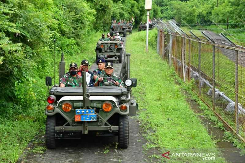 Saat Kasal Tinjau Artileri Senjata TNI AL dengan KAL Bawean