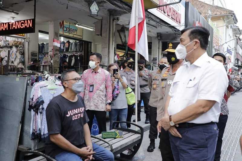 Saat Menko Luhut Blusukan di Malioboro dan Bilang Semua Negara Belum Bisa Kendalikan Covid-19