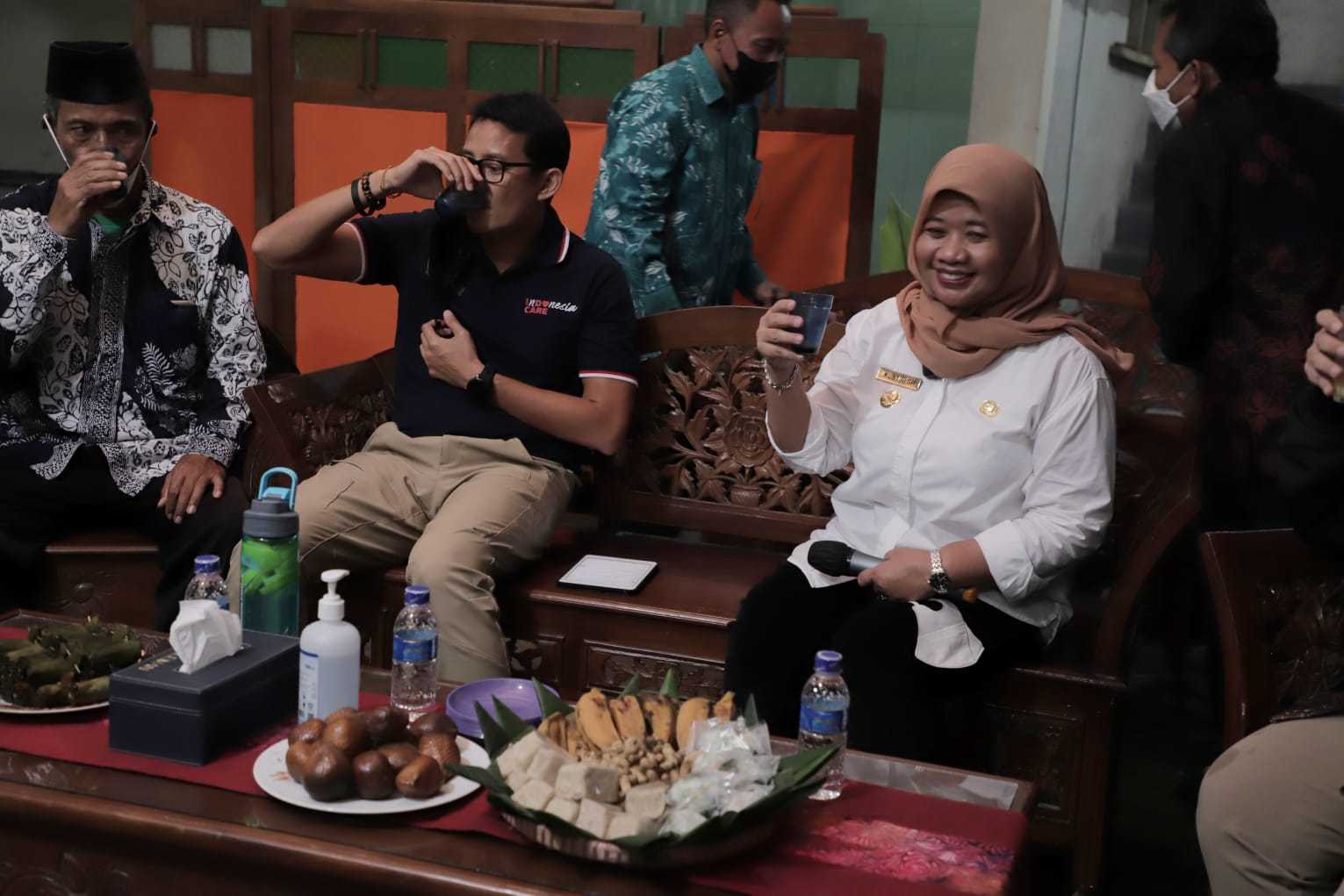 Saat Menparekraf Sandiaga Uno Cicipi Jamu Gendong di Sleman: Bisa Jadi Pengembangan Destinasi Super Prioritas Borobudur