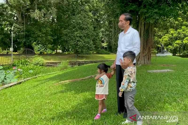Saat Presiden Jokowi Isi Tahun Baru 2022 dengan Jan Ethes dan Sedah Mirah di Istana Bogor