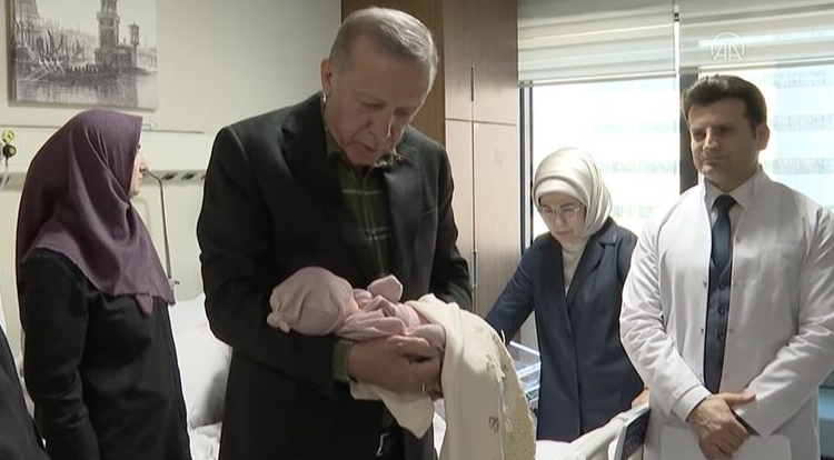 Sambangi Rumah Sakit, Erdogan Beri Nama Bayi Baru Lahir Korban Gempa Dahsyat Turki