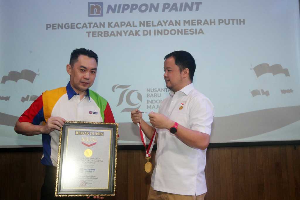 Sambut HUT RI Ke-79 Nippon Paint Warnai 5.124 Kapal Nelayan dan Dicatat Rekor Muri