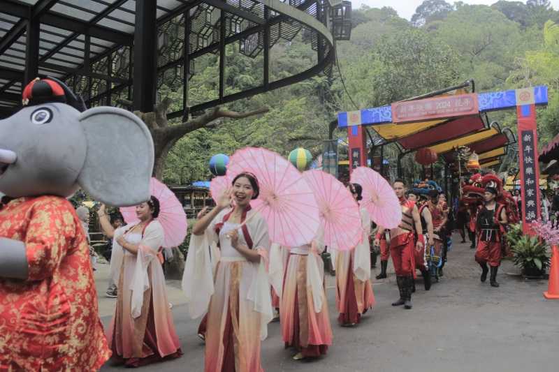 Sambut HUT RI, Taman Safari Bogor Gelar Parade Satwa dan Budaya Besar-besaran