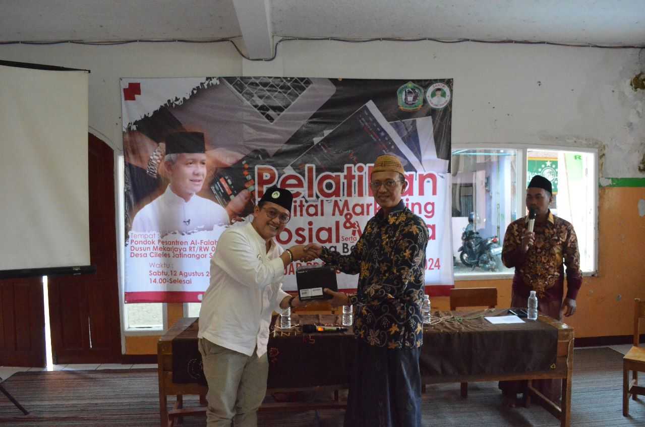 Sambut Indonesia Emas, Santri Ganjar Gelar Pelatihan Digital Marketing dan Medsos di Sumedang