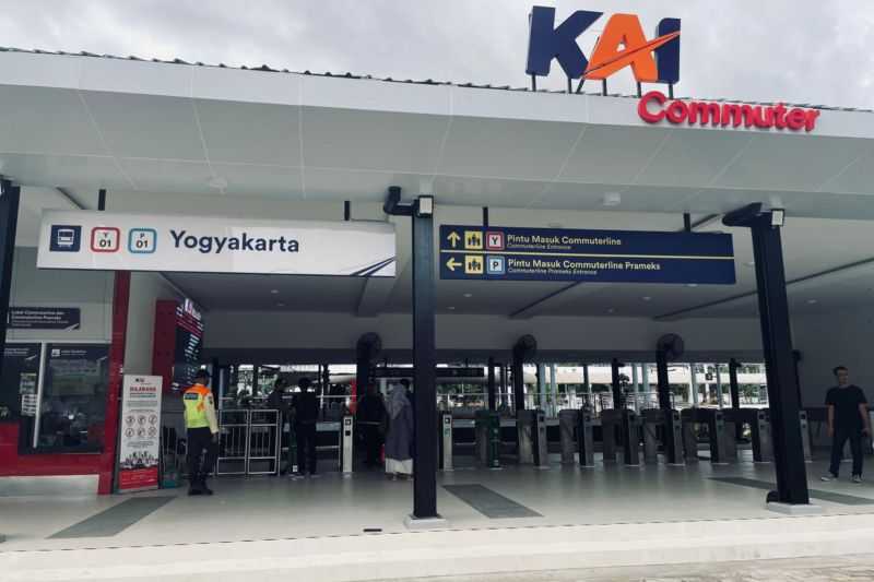 Sambut Libur Natal, KAI Uji Coba Akses Baru Pengguna Commuter Line di Stasiun Yogyakarta