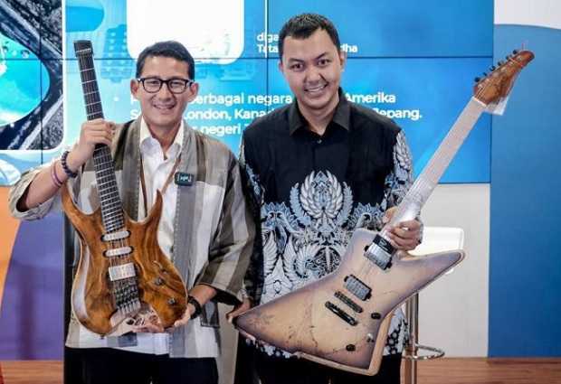 Sandiaga Uno Apresiasi Gitar Buatan Indonesia Tembus Pasar Internasional   