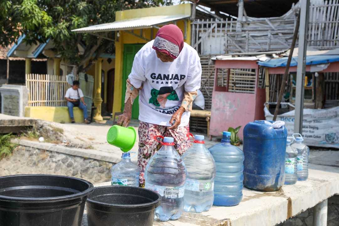 Santri Ganjar Salurkan Air Bersih untuk Ribuan Warga Kabupaten Serang