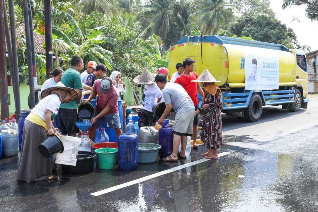 Santri Ganjar Salurkan Air Bersih untuk Ribuan Warga Kabupaten Serang 2
