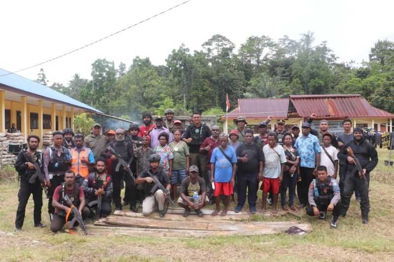 Satgas Operasi Petik Bintang Pulangkan 26 Pengungsi di Maybrat, Papua Barat