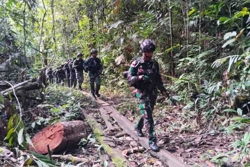 Satgas Pamtas RI-PNG Laksanakan Patroli Patok Batas Negara