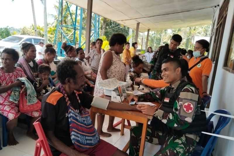 Satgas Pamtas RI-PNG Lakukan Pengobatan Massal di Kampung Mosso