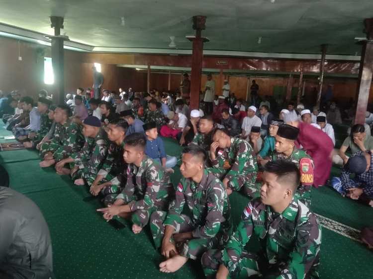Satgas Yonif 143 TWEJ Bantu Tingkatkan Sinergitas TNI dan Polri