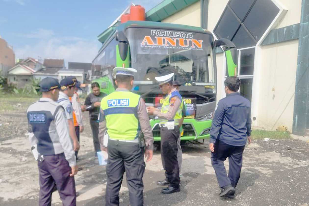 Satlantas Polres Wonosobo Uji Ramp Check 77 Bus Pariwisata