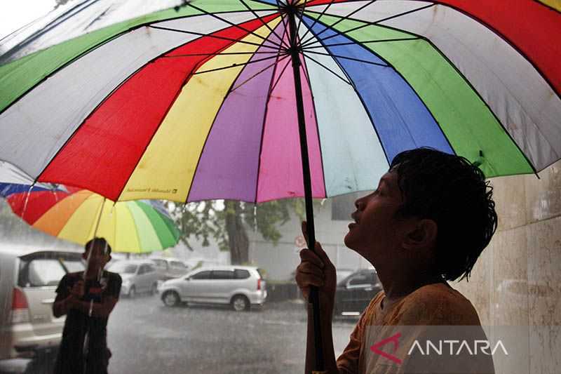 Sebagian Jakarta Diperkirakan Diguyur Hujan Ringan Siang Ini