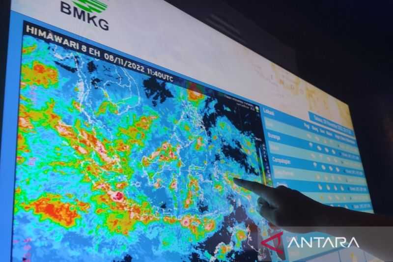 Sebagian Wilayah Indonesia Berawan, Hati-hati Hujan Petir di Kawasan Timur